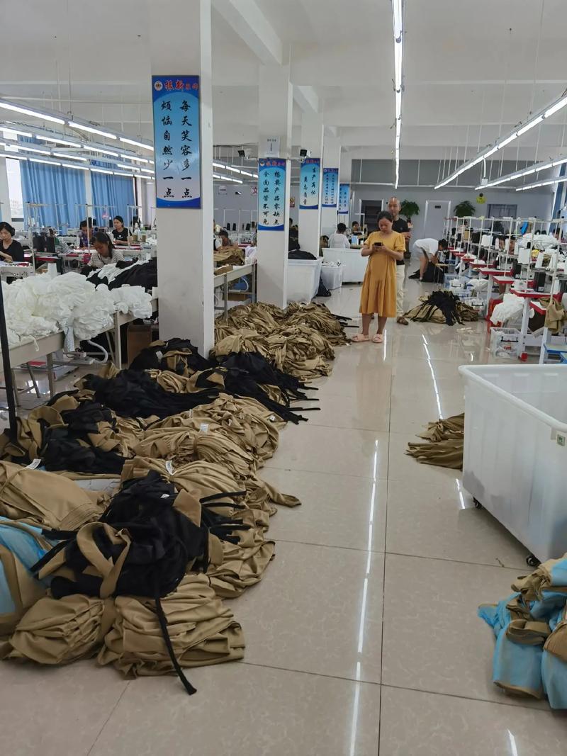 生產車間現場 #工廠實拍視頻 #帶你走進服裝廠 #努力的服