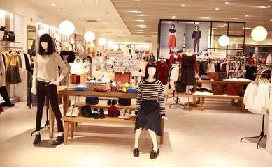 商場(chǎng)服飾為何提前上季？解析服裝零售的‘時(shí)間差’策略